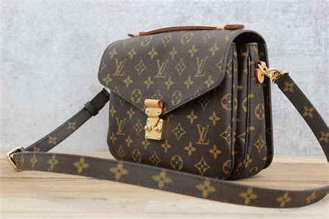 lv metis wallet price|Lv pochette metis s lock.